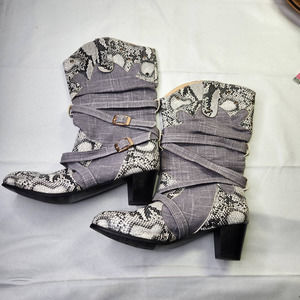 Womens Size 9 Snakeskin Pointed Toe Block Heel Buckle Strap Accent Boots Gray